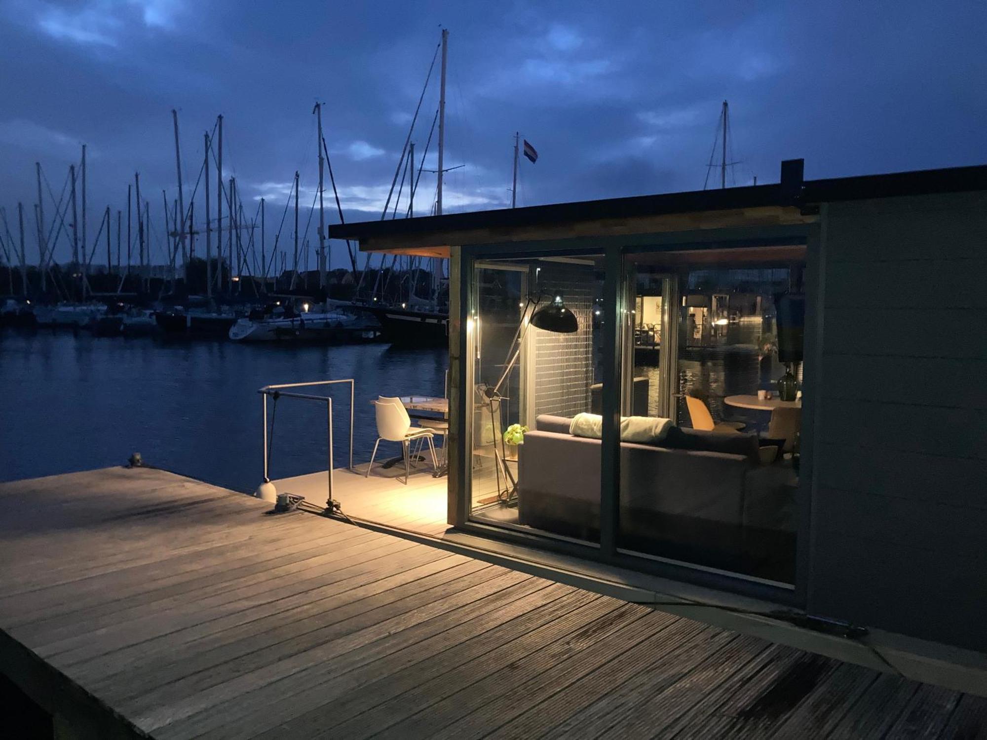 Houseboat De Amstel * Monnickendam