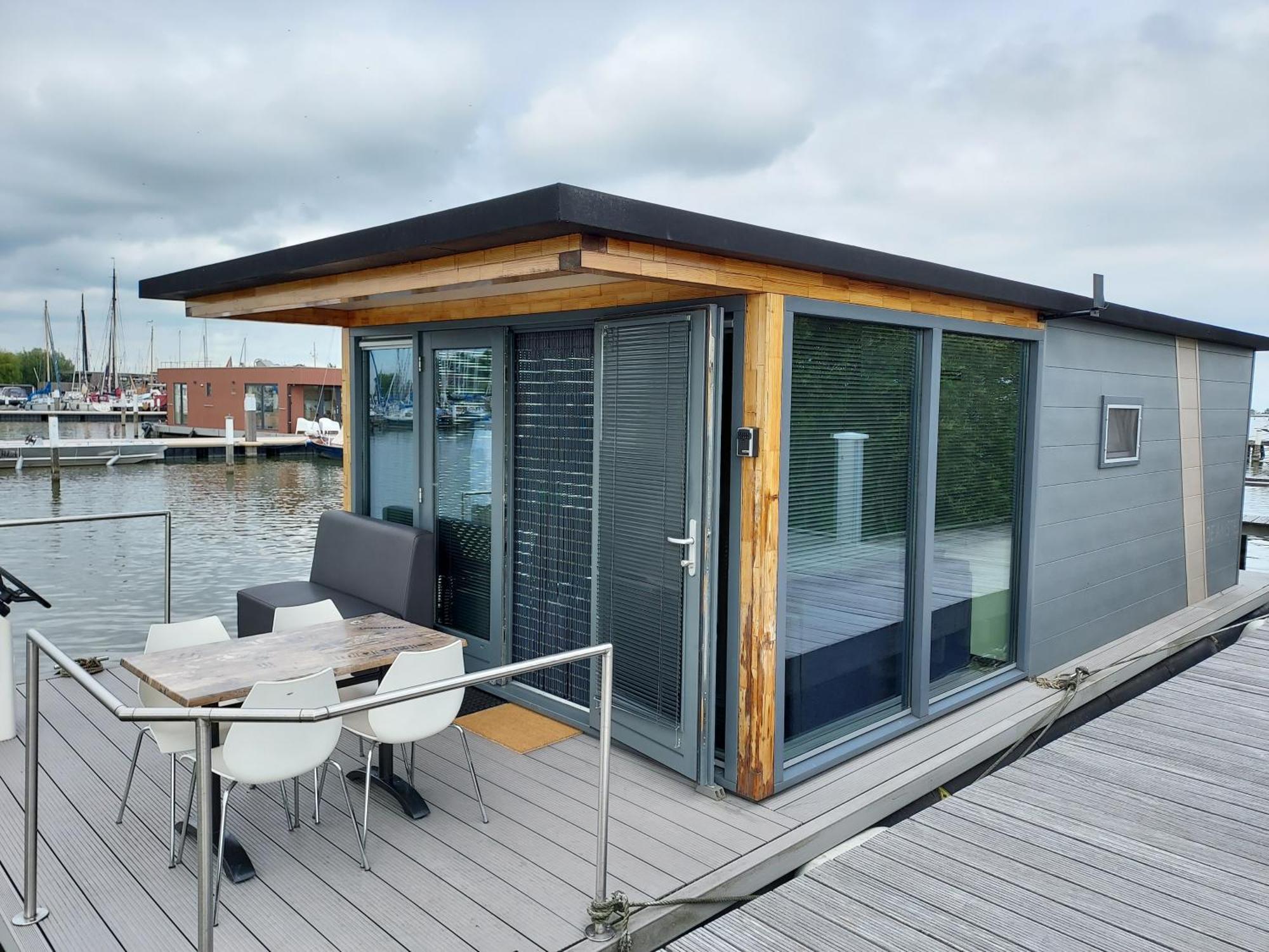 Houseboat De Amstel Botel Monnickendam